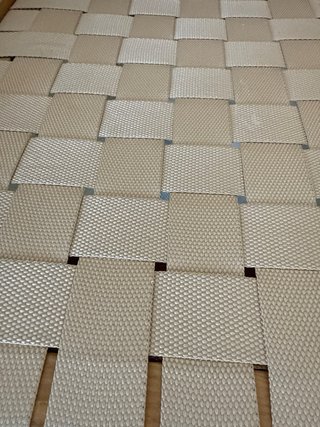 Silla de madera y tela beige