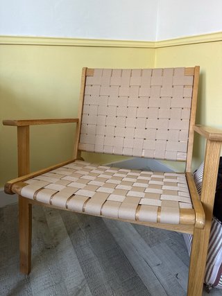 Silla de madera y tela beige