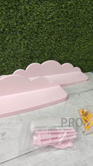 Estantería en forma de nube para habitación infantil