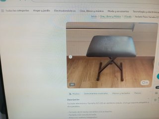 Teclado Yamaha EZ-220 con soporte y pedales