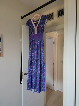 Vestido estampado azul y morado marca Bariloche