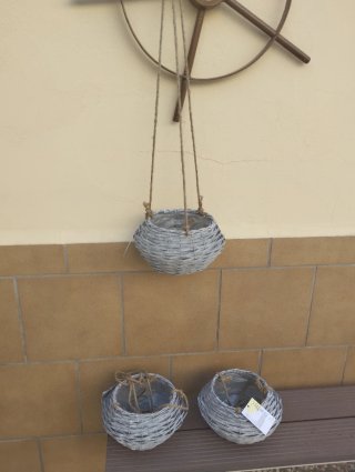 Cestas de mimbre colgantes