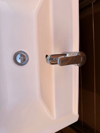 Mueble de baño con lavabo de cerámica