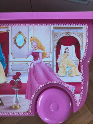 Baúl con ruedas, Princesas Disney