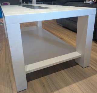 Mesa de comedor y 4 sillas de cuero