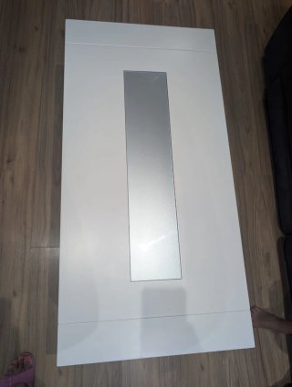Mesa de comedor y 4 sillas de cuero