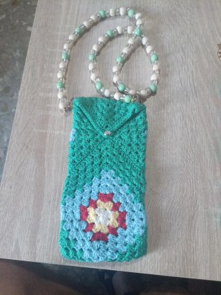 Funda móvil tejida a mano
