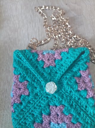 Funda móvil tejida a mano