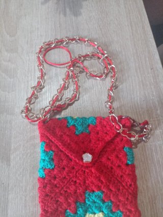 Funda móvil tejida a mano