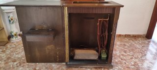 Mueble de madera para máquina de coser