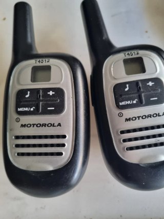2 Walkie Talkies Motorola T4512