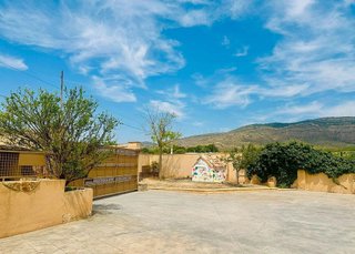 Chalet en venta en Caudete