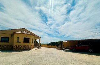 Chalet en venta en Caudete