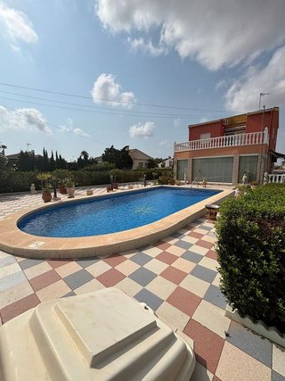 Chalet en venta en La Siesta - El Salado - Torreta en Torrevieja