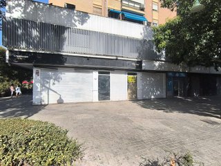 Local comercial en alquiler en Nervión en Sevilla