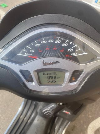 Vespa Sprint 50cc Negra - 2025 - 2.000 Km