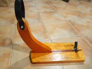 Jamonero de madera y metal