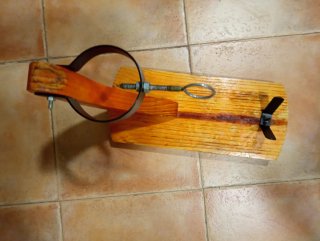 Jamonero de madera y metal