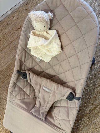 Hamaca BabyBjörn con arco de juegos