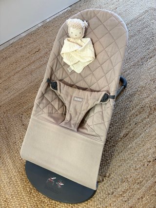 Hamaca BabyBjörn con arco de juegos