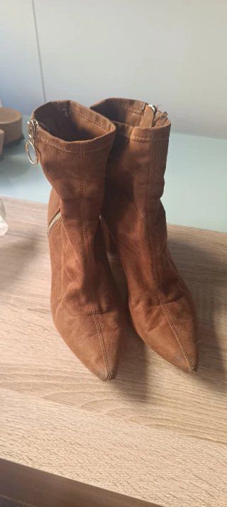 Botas marrones con cremallera