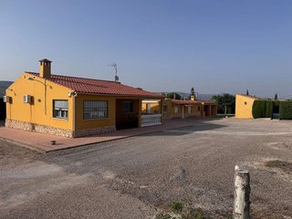 Chalet en venta en Cabanes y Las Fuentes en Villena