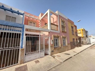 Casa adosada en venta en Los Molinos - Villa Blanca en Almería