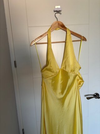 Vestido satén amarillo Zara