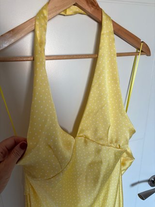 Vestido satén amarillo Zara