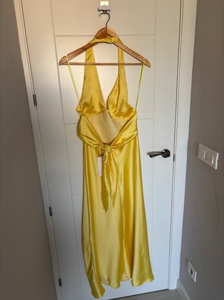 Vestido satén amarillo Zara