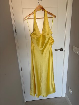 Vestido satén amarillo Zara