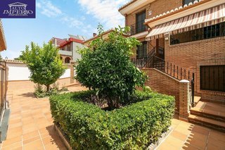 Casa pareada en venta en Ogíjares