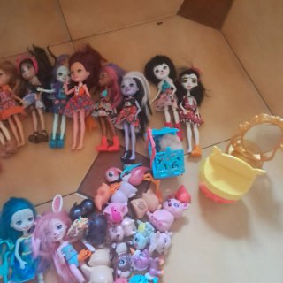 Lote Muñecas Enchantimals y Accesorios
