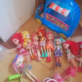 Lote Muñecas Enchantimals y Accesorios
