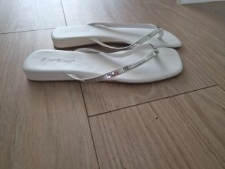 Chanclas GOLF COAST plateadas y blancas