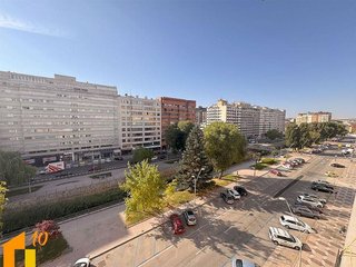 Piso en venta en Plaza España - Villa Pilar - Reyes Católicos - Vadillos en Burgos
