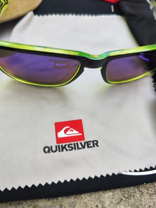 Gafas de sol Quiksilver negras y verdes