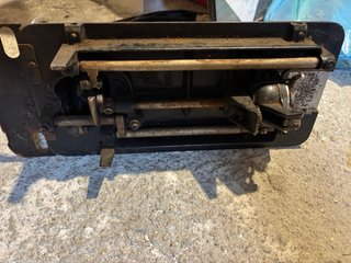 Máquina de coser Alfa antigua