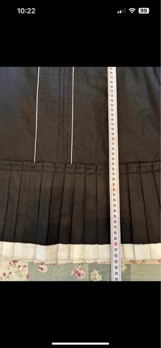 Falda negra talla 40 con detalles blancos