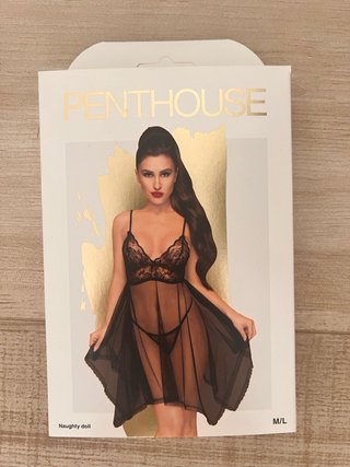 Conjunto de lenceria negro con transparencias
