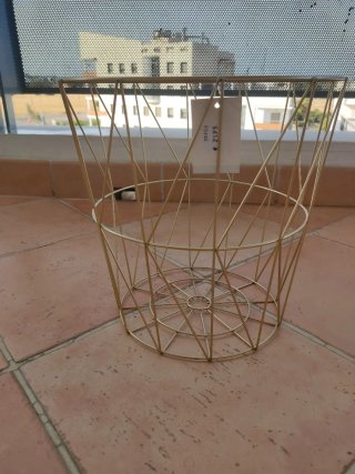 Banco con almacenaje metálico y madera