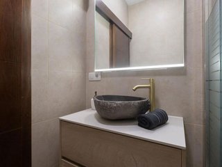 Piso en venta en La Goleta - San Felipe Neri en Málaga