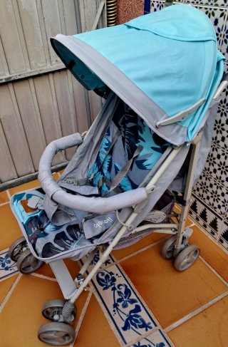 Carrito de bebé ligero con capota