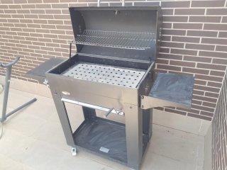 Barbacoa de carbón negra