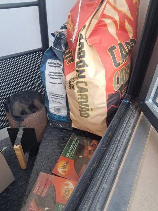 Barbacoa de carbón negra