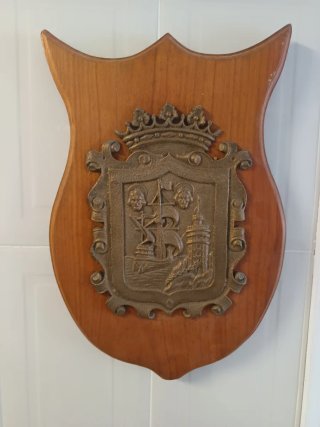 Metopa madera escudo de Santander