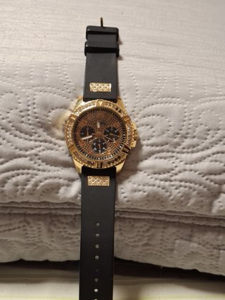 Reloj Guess Dorado y Negro con Cristales