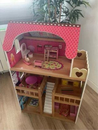 Casa de muñecas de madera