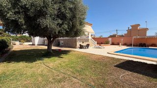 Chalet en venta en La Siesta - El Salado - Torreta en Torrevieja