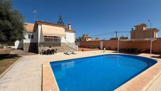 Chalet en venta en La Siesta - El Salado - Torreta en Torrevieja